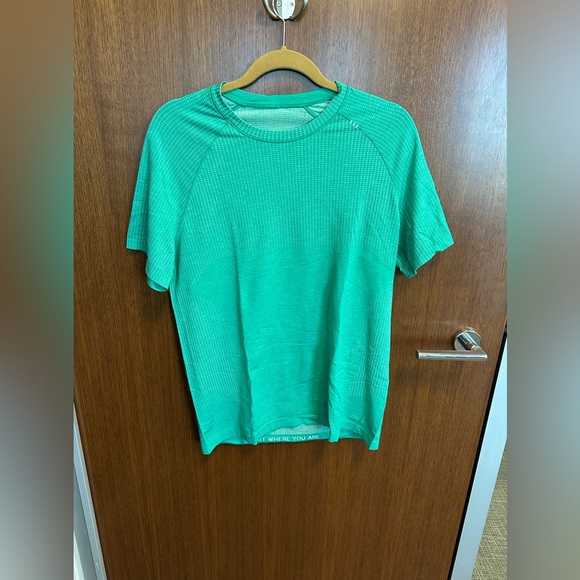 Lululemon Men’s Training Shirt - Picture 1 of 4
